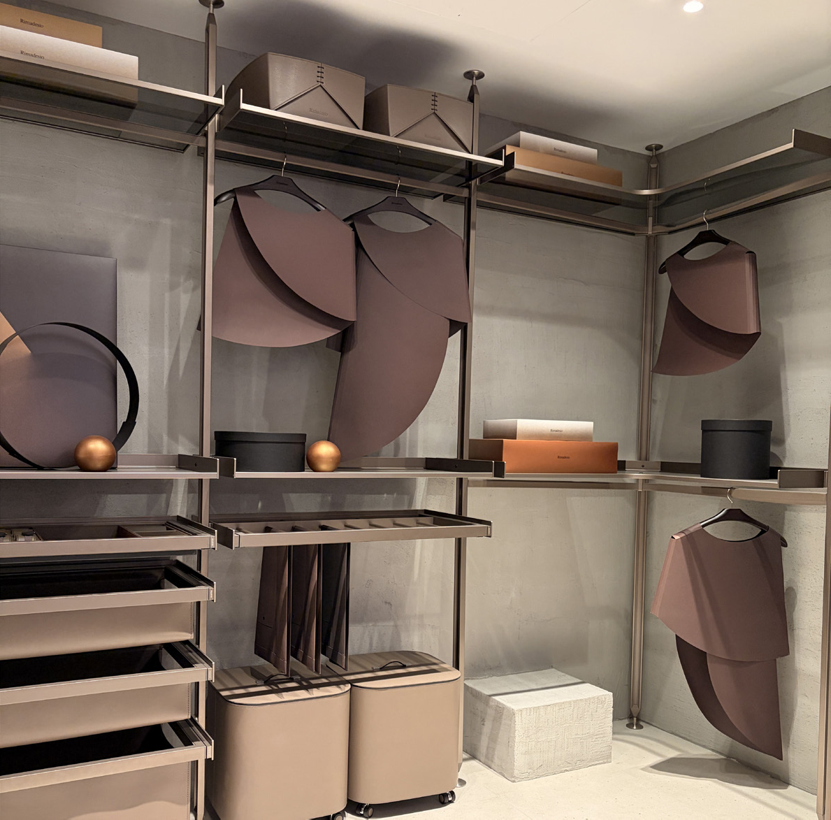 Zenit Walk-In Closet - Image 1